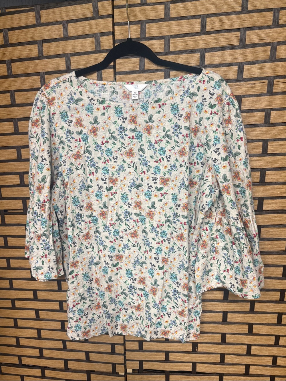 Time and tru beige floral top size XL
